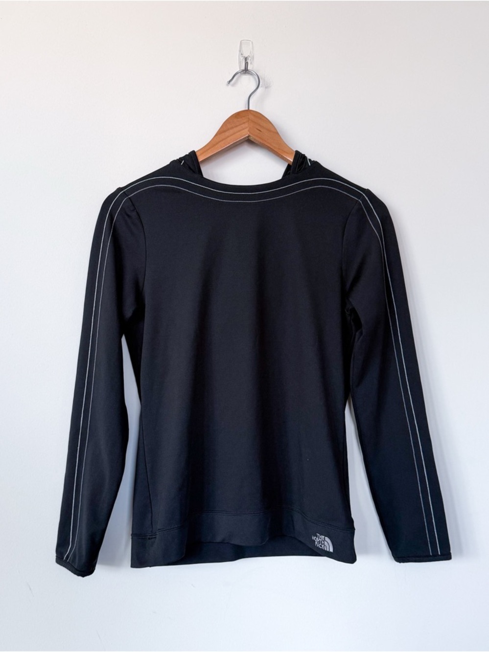The North Face Women’s Black Long Sleeve Lightweight Hoodie Vaporwick Sun